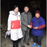 走訪慰問(wèn)貧困戶  親切關(guān)懷暖人心